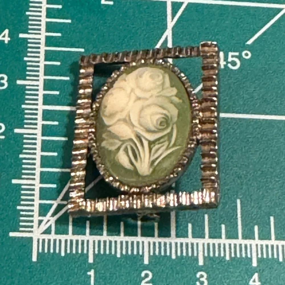 Green floral cameo silver tone square brooch